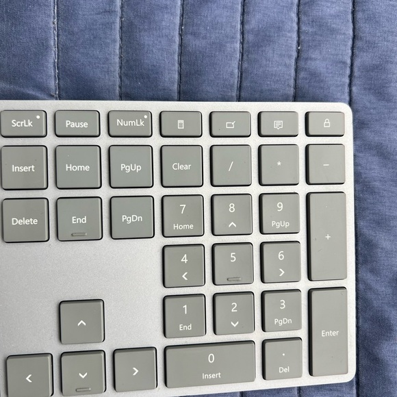 Microsoft Surface Keyboard - Wireless - Bluetooth - English (US) Smartphone - Picture 4 of 9